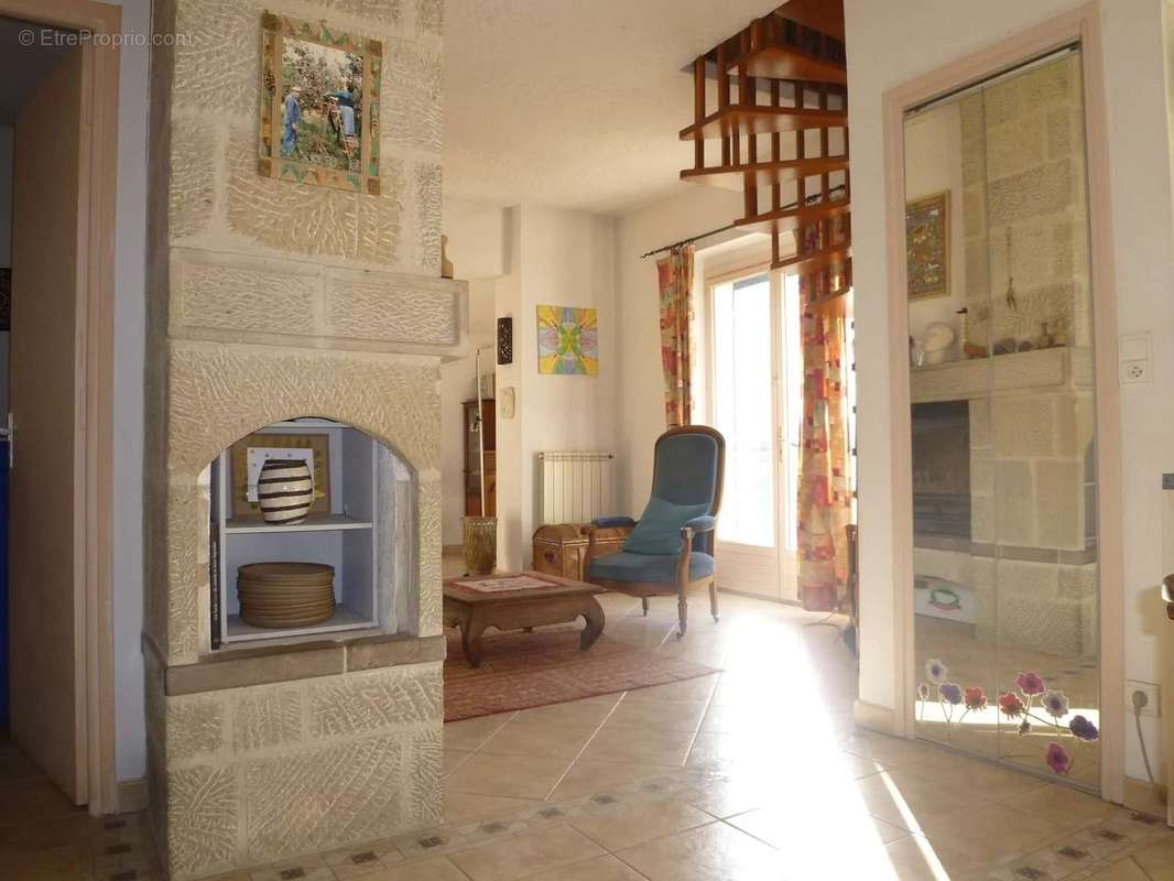 Appartement à PUGET-THENIERS