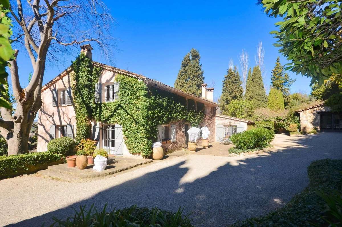 Maison à VALBONNE