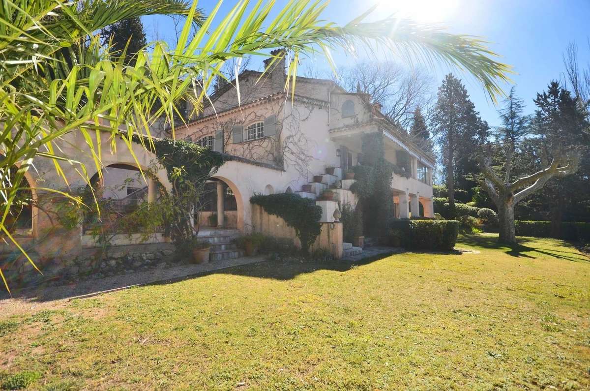 Maison à VALBONNE