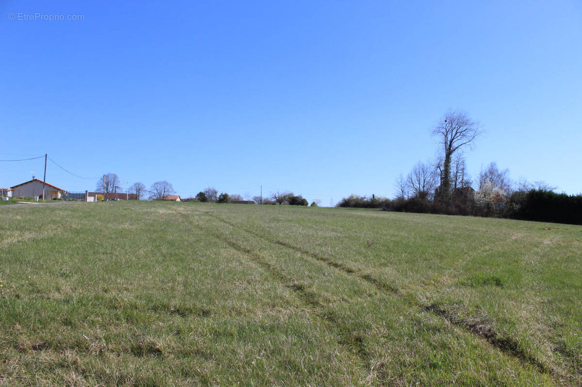 saint martial de valette - Terrain à SAINT-MARTIAL-DE-VALETTE