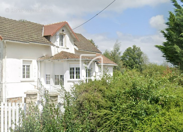 Maison à SAINT-PIERRE-DE-FRUGIE