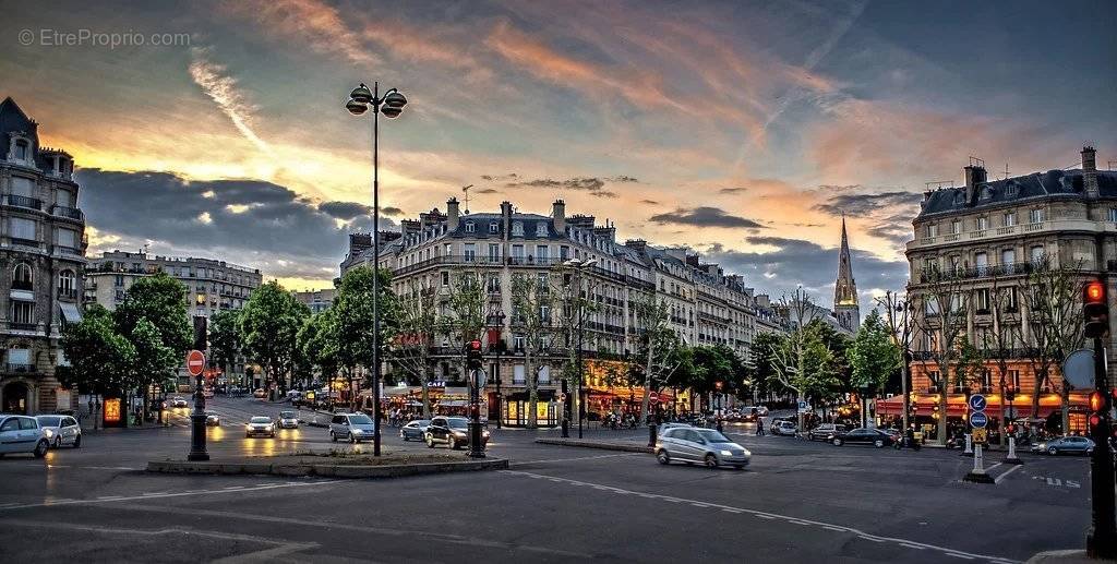 Appartement à PARIS-16E