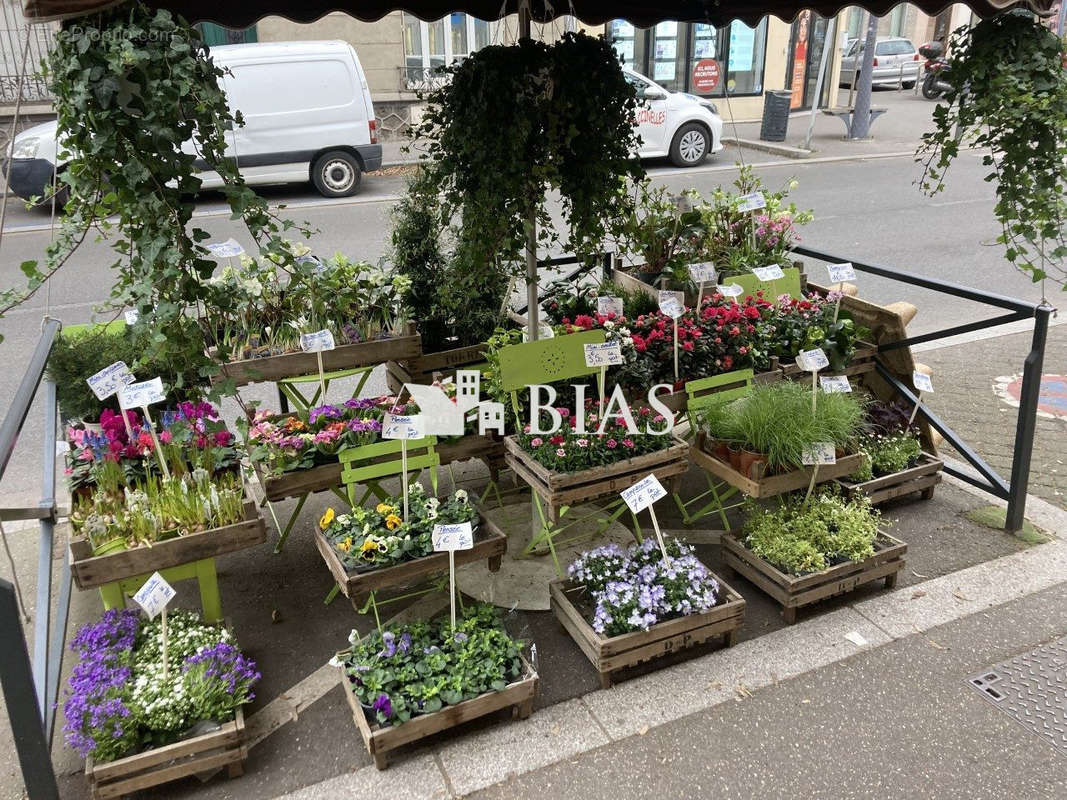 CONTRE ETALLAGE SUR RUE - Autre à VINCENNES