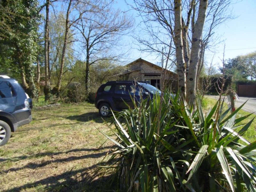 Maison à MENIGOUTE