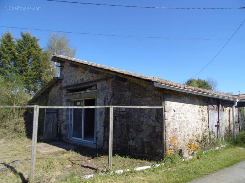 Maison à MENIGOUTE