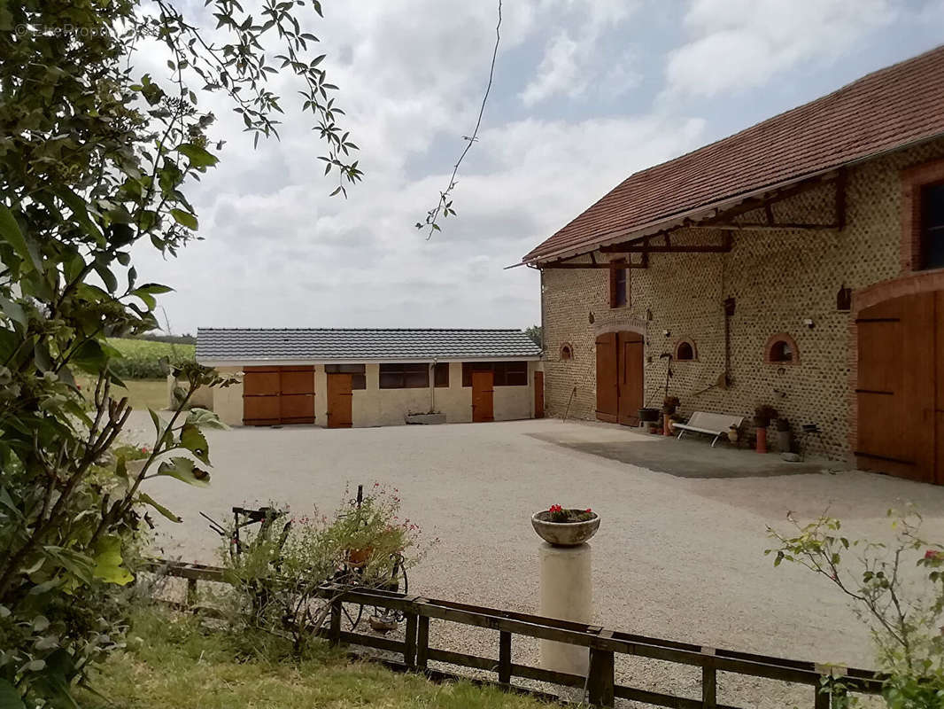 Maison à BUROS