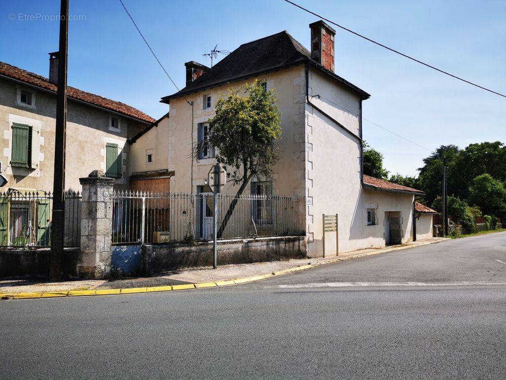 Maison à SAVIGNE