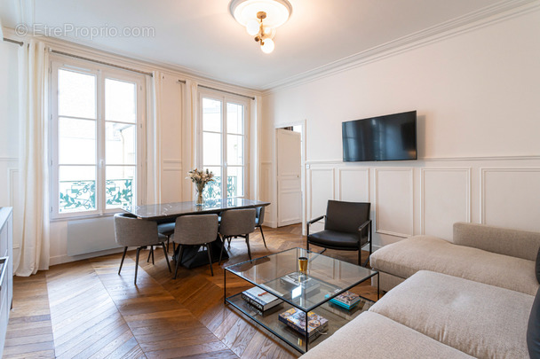 Appartement à PARIS-7E