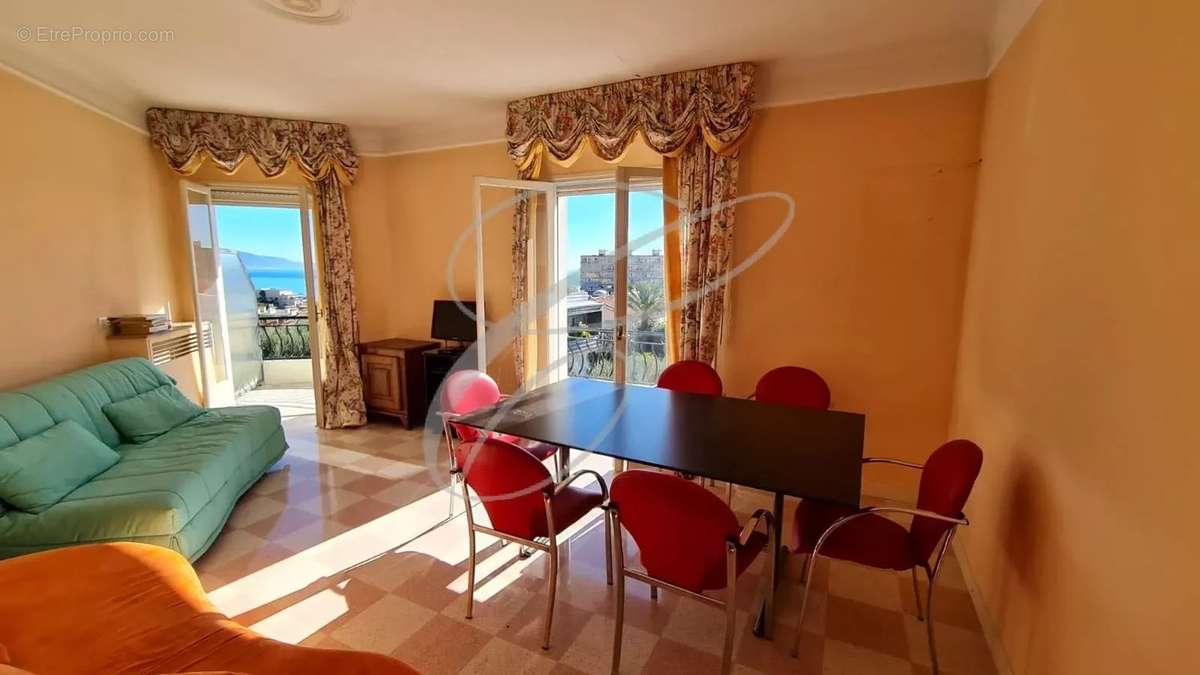 Appartement à ROQUEBRUNE-CAP-MARTIN