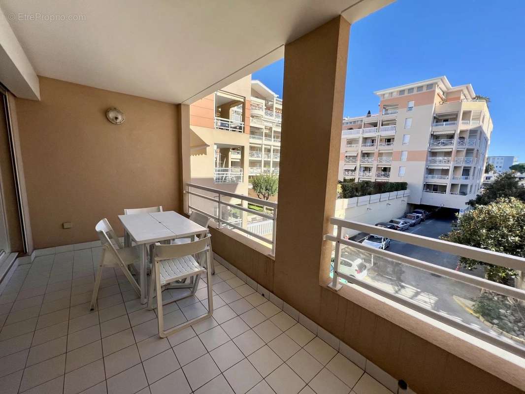 Appartement à VALLAURIS