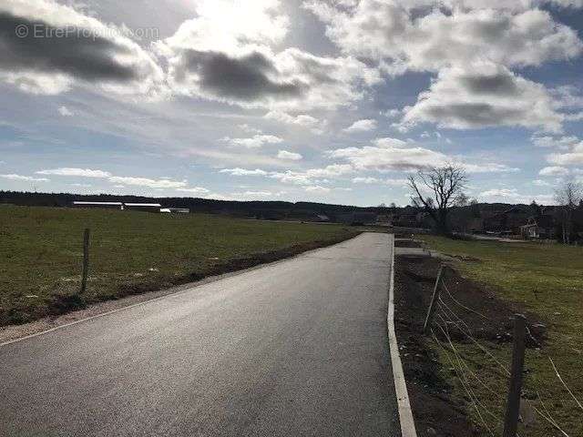 Terrain à COURVIERES