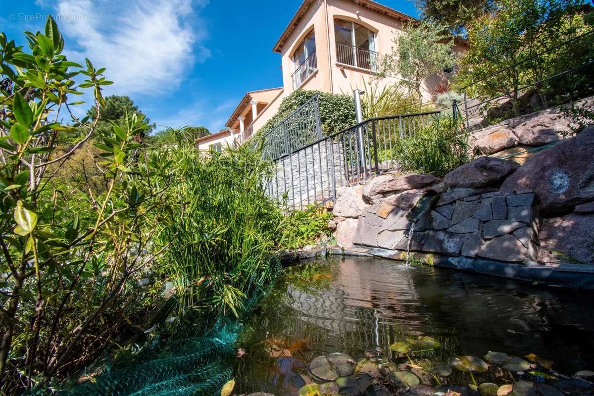 Maison à LES ADRETS-DE-L&#039;ESTEREL