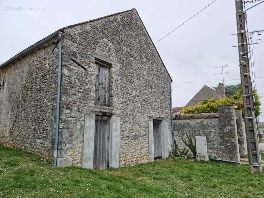 Maison à LA CHAPELLE-LA-REINE