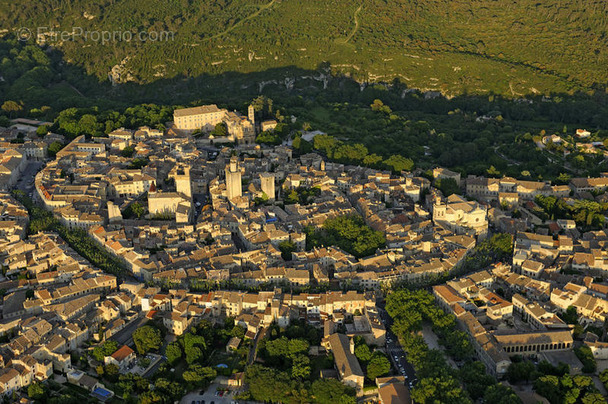 Commerce à UZES