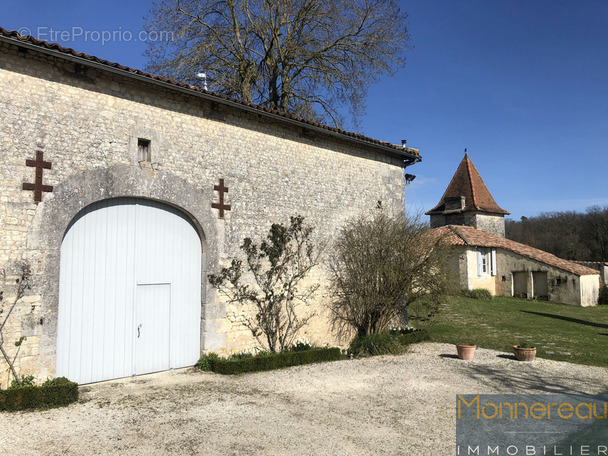 Maison à BRIE-SOUS-BARBEZIEUX