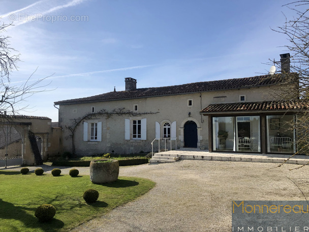 Maison à BRIE-SOUS-BARBEZIEUX