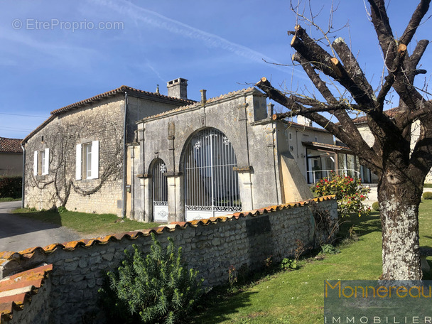 Maison à BRIE-SOUS-BARBEZIEUX