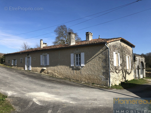 Maison à BRIE-SOUS-BARBEZIEUX