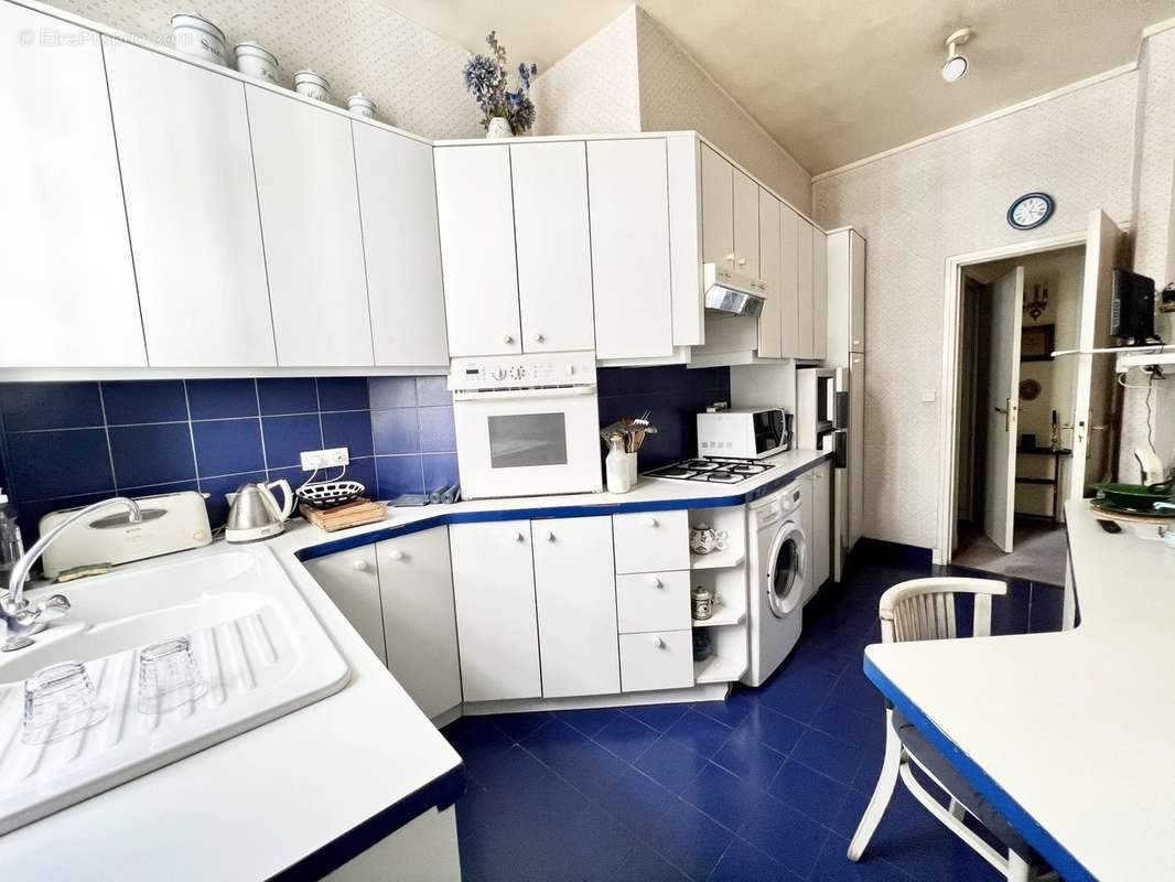 Appartement à NEUILLY-SUR-SEINE