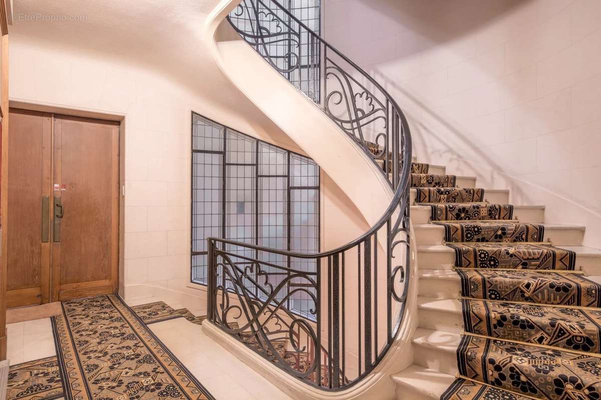 Appartement à PARIS-16E