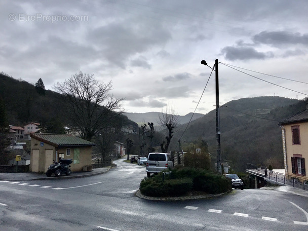 Commerce à LOUDES