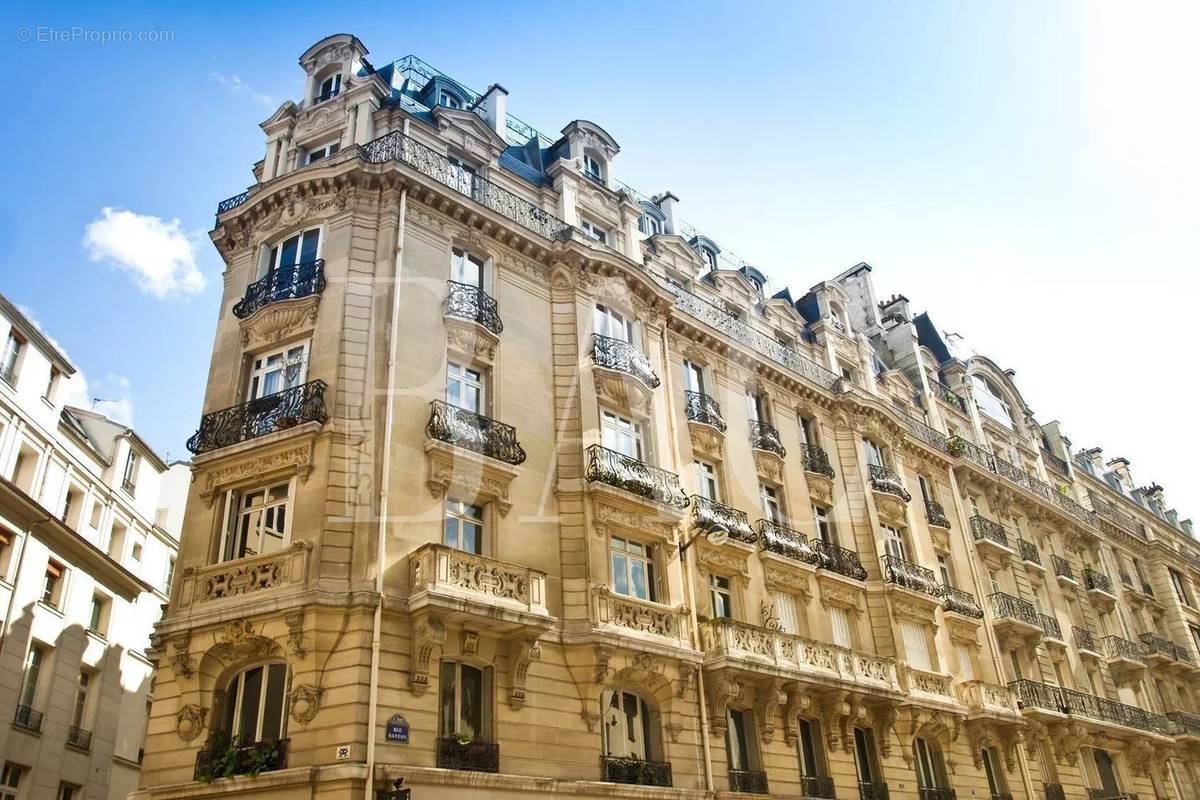 Appartement à PARIS-8E