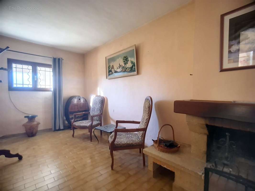 Chambre 1 en rez-de-chaussée, orientée Ouest - Maison à SORGUES