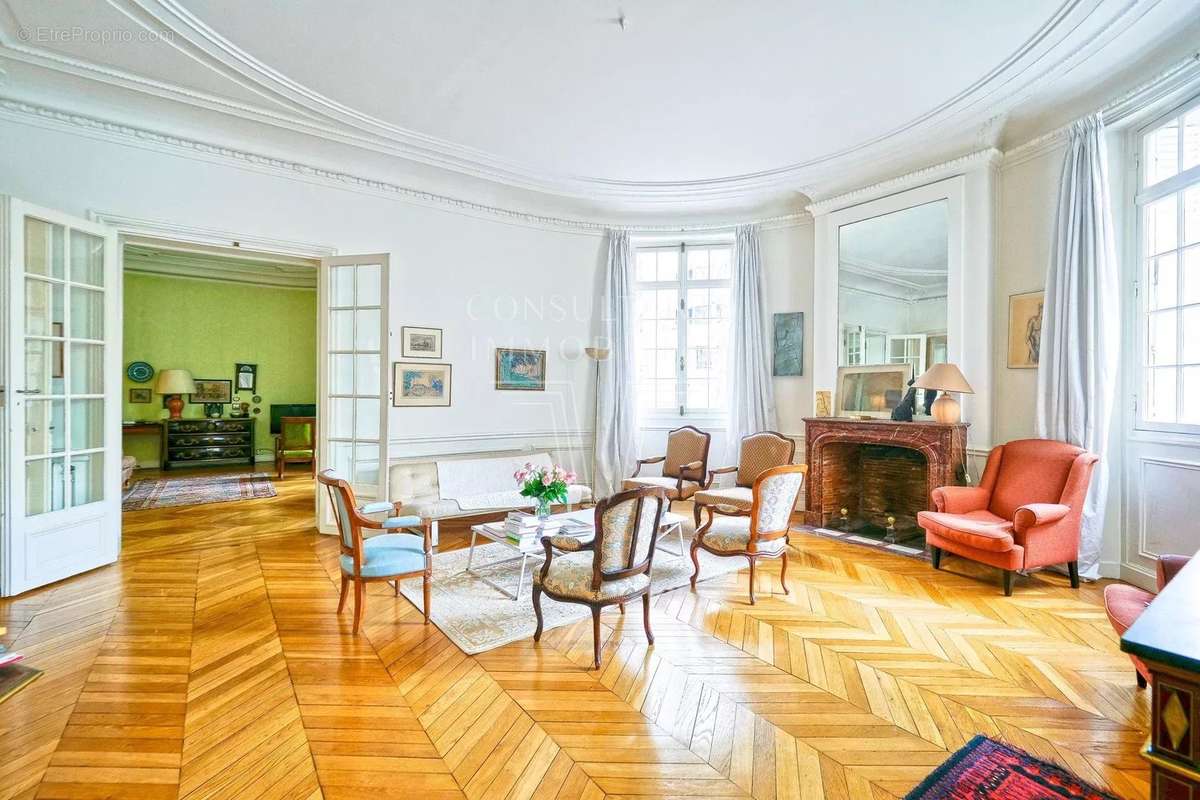 Appartement à PARIS-17E