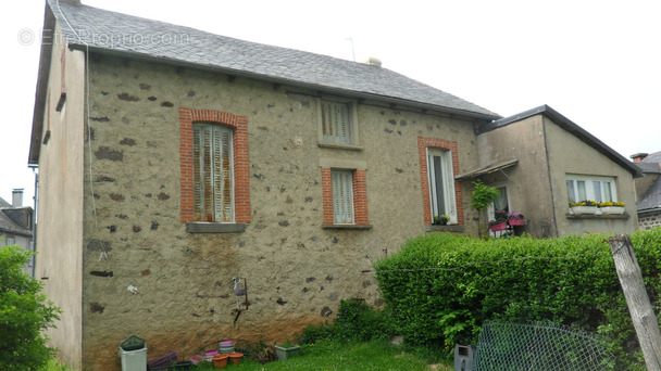 Maison à ANGLARDS-DE-SALERS