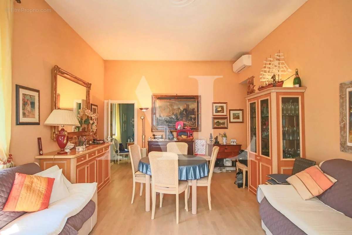 Appartement à VALLAURIS