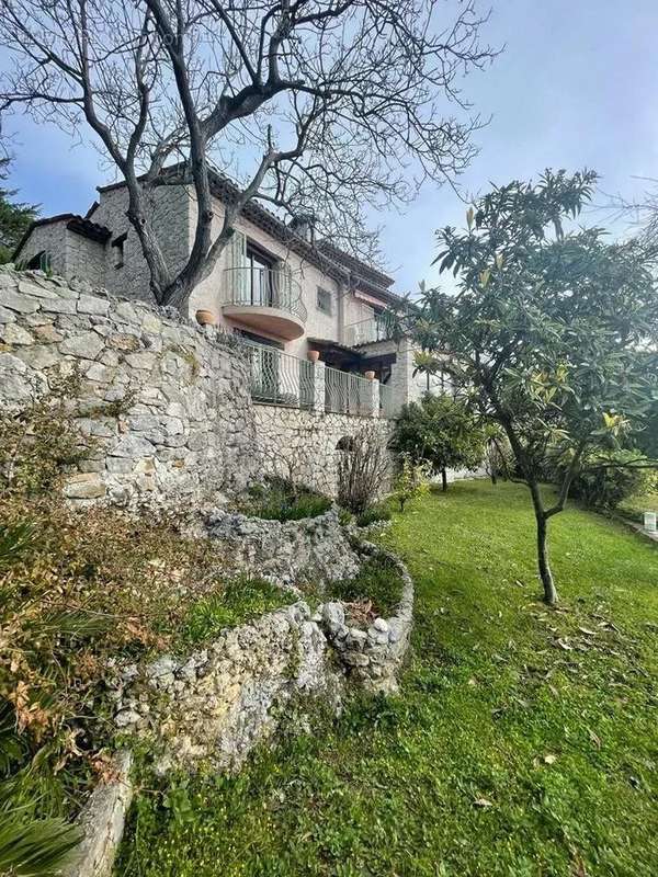 Maison à TOURRETTES-SUR-LOUP