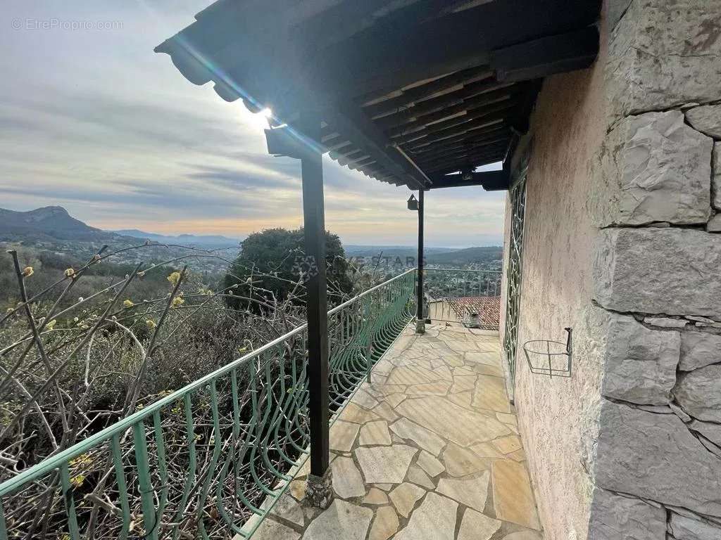 Maison à TOURRETTES-SUR-LOUP