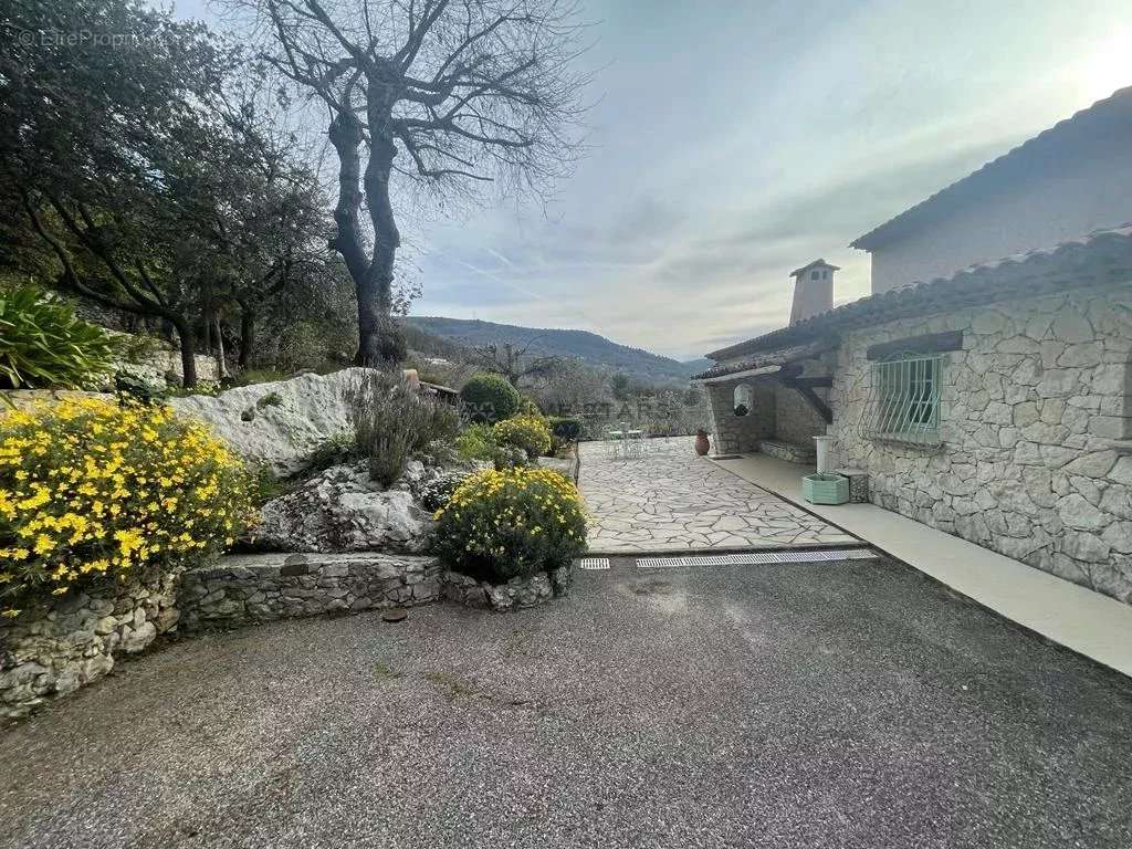 Maison à TOURRETTES-SUR-LOUP