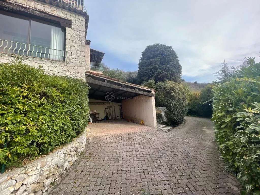 Maison à TOURRETTES-SUR-LOUP