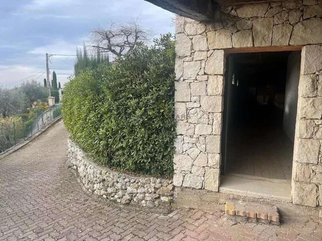 Maison à TOURRETTES-SUR-LOUP