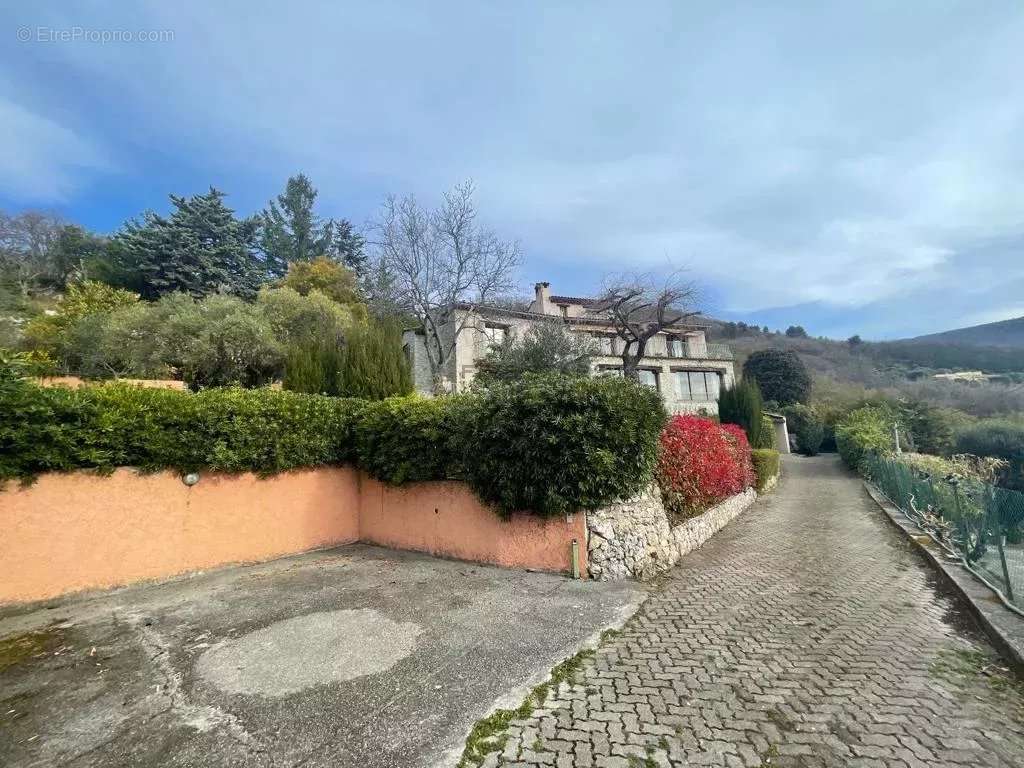 Maison à TOURRETTES-SUR-LOUP