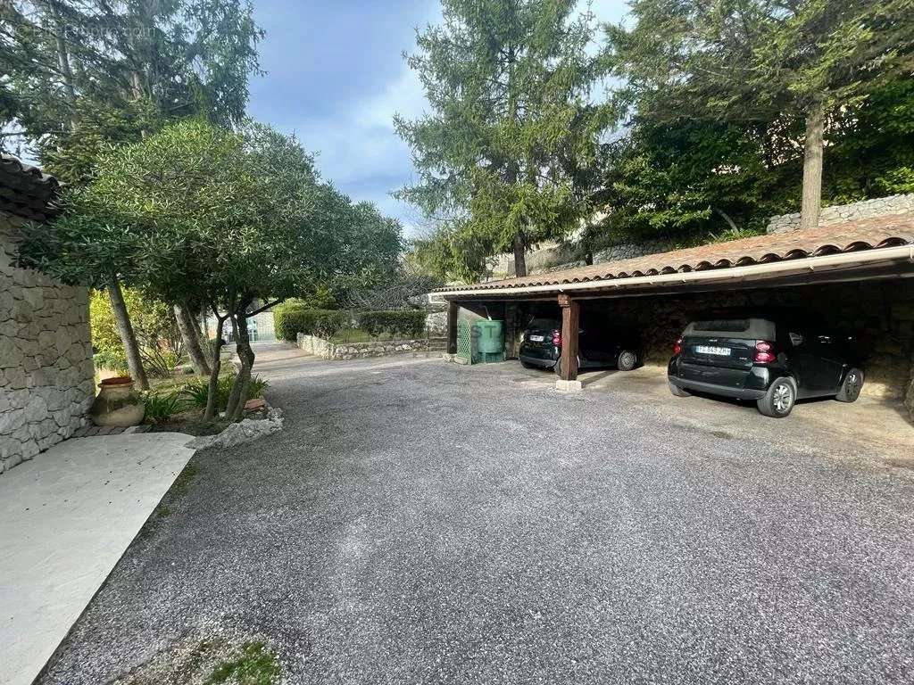 Maison à TOURRETTES-SUR-LOUP