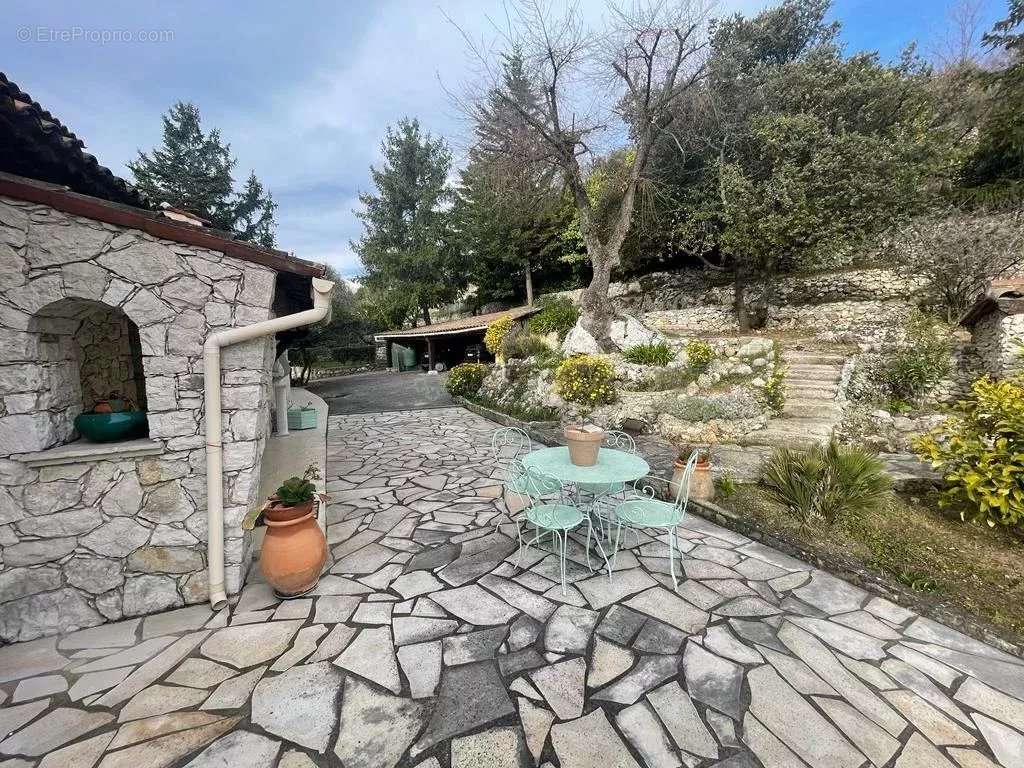 Maison à TOURRETTES-SUR-LOUP