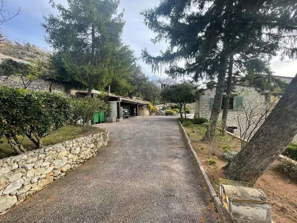 Maison à TOURRETTES-SUR-LOUP