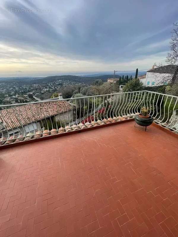 Maison à TOURRETTES-SUR-LOUP