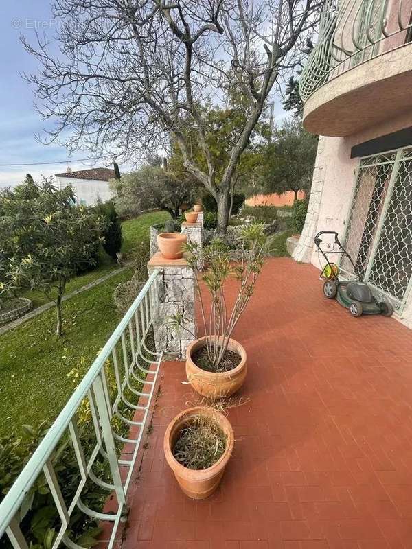 Maison à TOURRETTES-SUR-LOUP