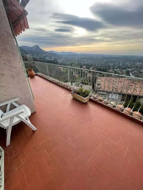 Maison à TOURRETTES-SUR-LOUP