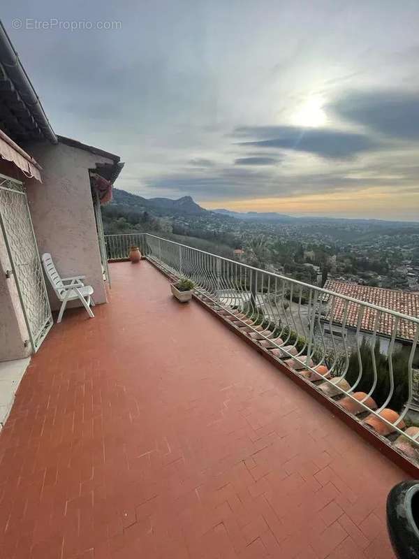 Maison à TOURRETTES-SUR-LOUP