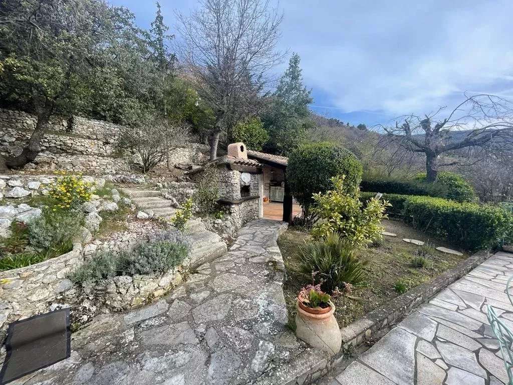 Maison à TOURRETTES-SUR-LOUP