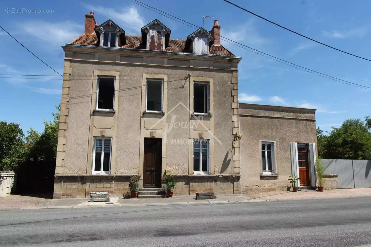 Maison à COSNE-D&#039;ALLIER