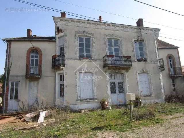 Maison à VARENNES-SUR-ALLIER