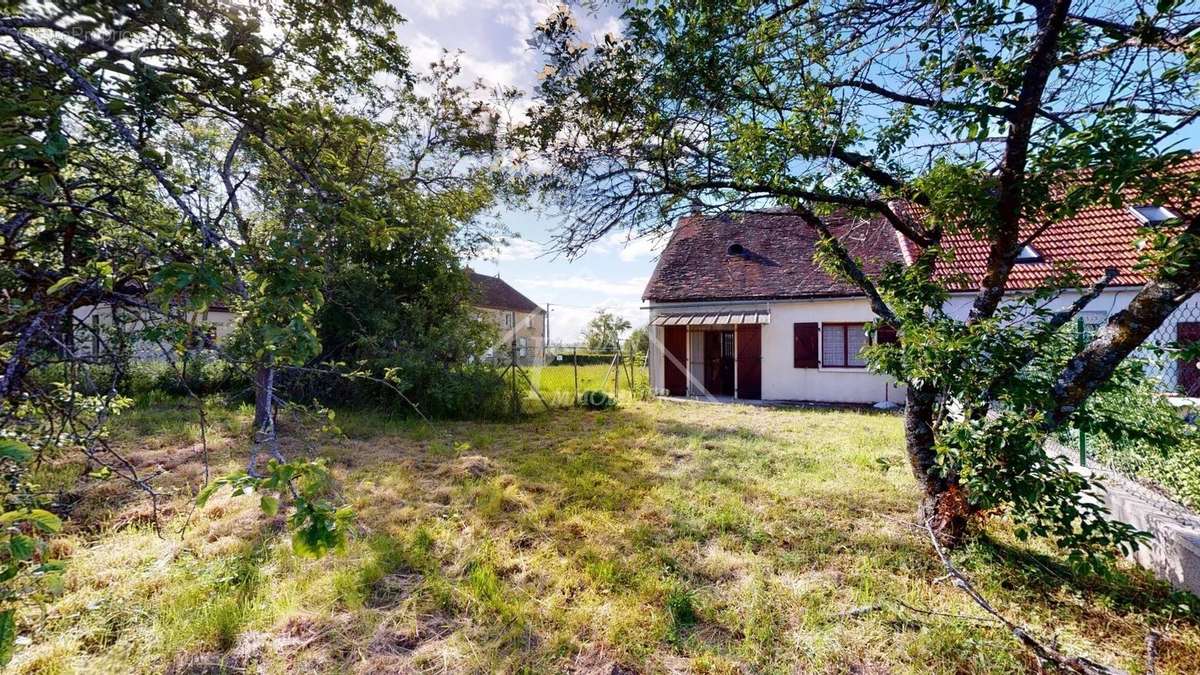 Maison à CHIRAT-L&#039;EGLISE