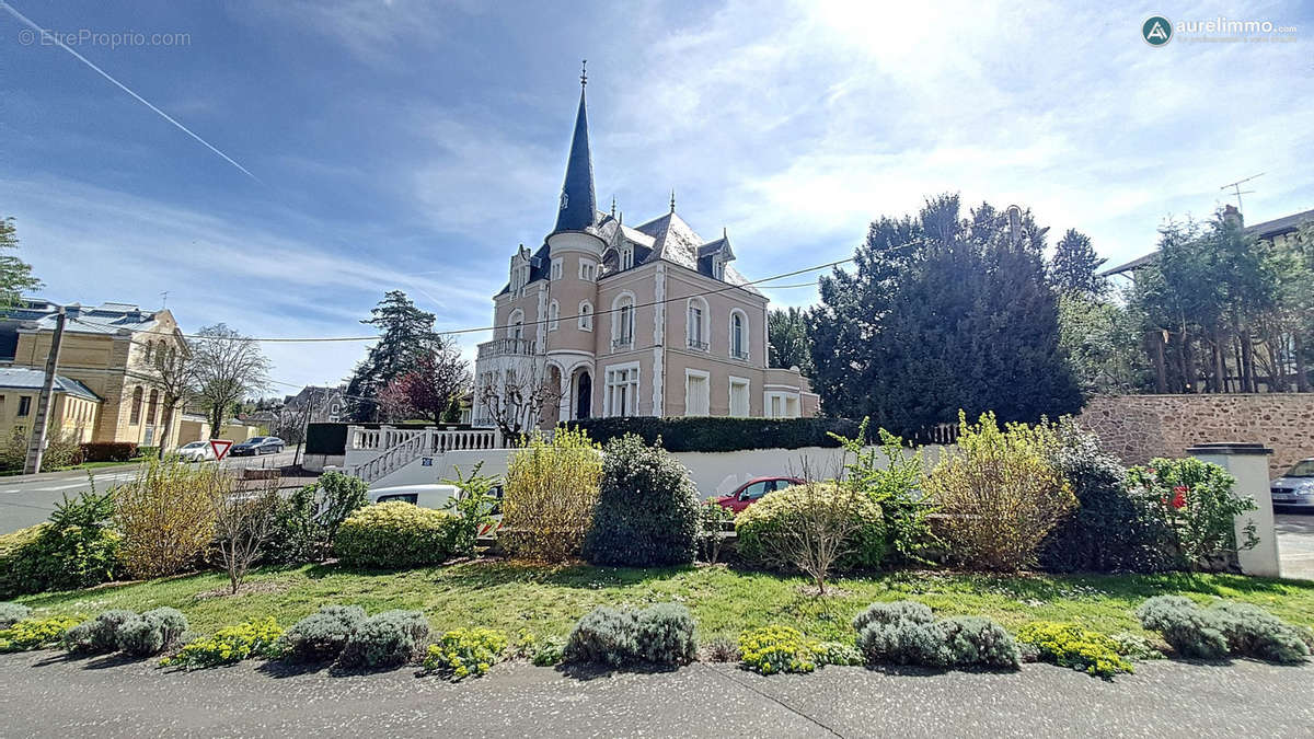 demeure  - Maison à NERIS-LES-BAINS