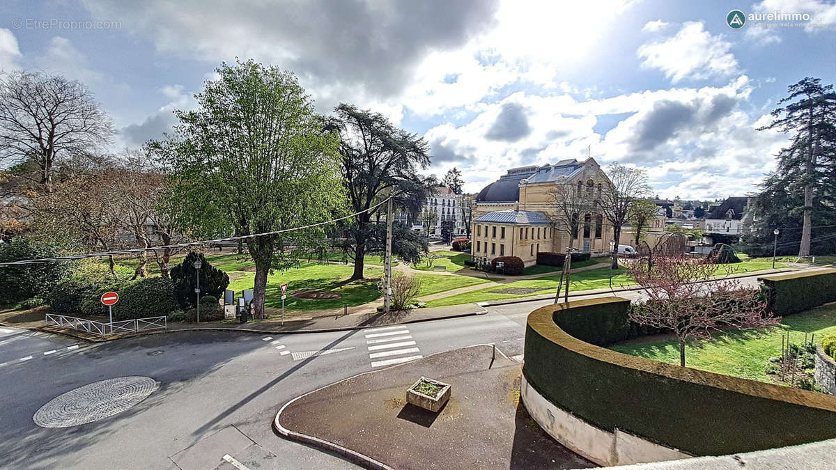 vue sur théatre et parc - Maison à NERIS-LES-BAINS