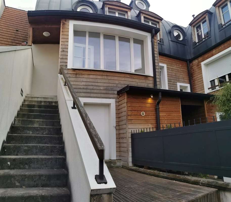 Maison à SURESNES